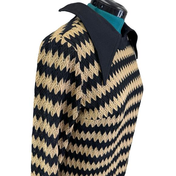 1970s Grace Taylor Knit Dress – Black & Gold Chevron, Peter Pan Collar, M/L - Picture 6 of 16